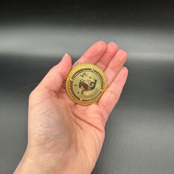 Vintage Capricorn Horoscope Necklace Pendant Goat Gold Toned Zodiac 1970s - Picture 6 of 7